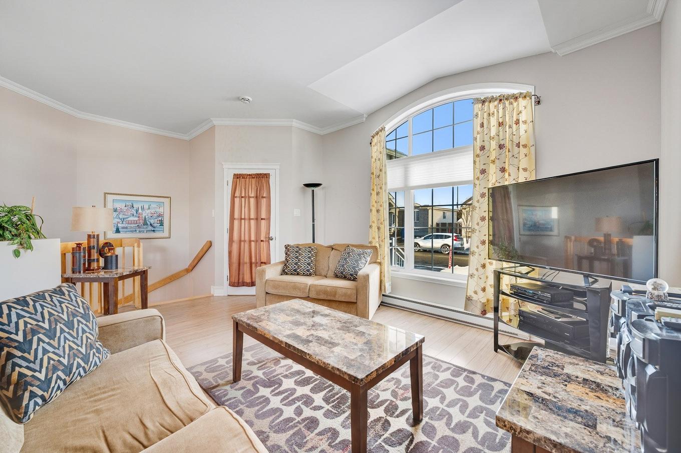 Living room - 1832 Rue Raoul-Jobin, Saint-Jérôme, QC - Indoor Photo Showing Living Room