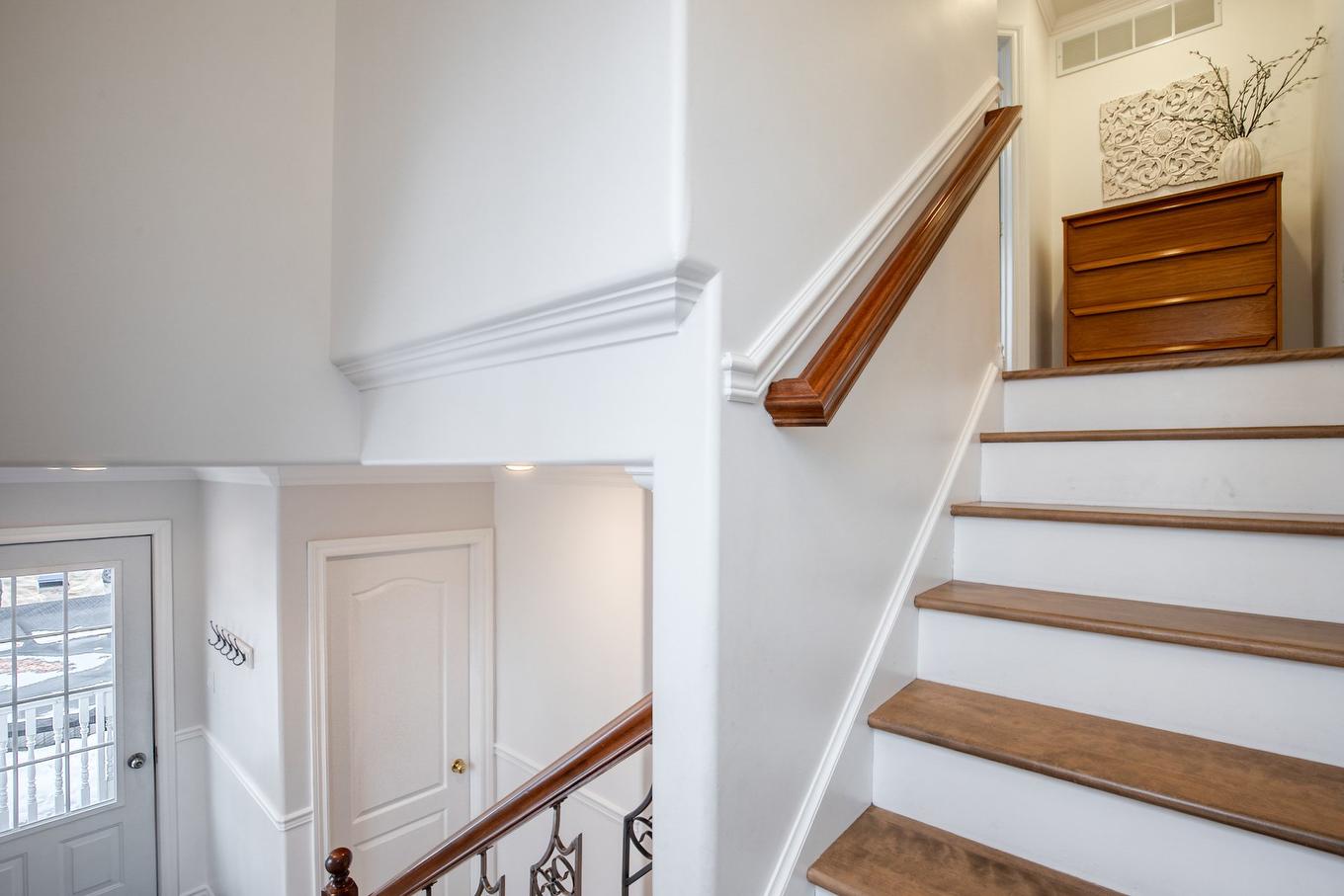 Staircase - 74 Rue Houle, Saint-Jean-Sur-Richelieu, QC - Indoor Photo Showing Other Room