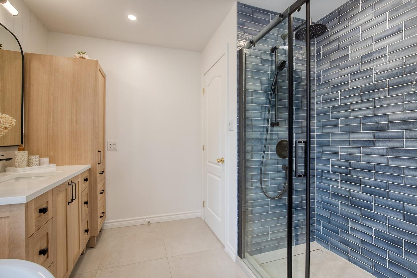 Bathroom - 74 Rue Houle, Saint-Jean-Sur-Richelieu, QC - Indoor Photo Showing Bathroom