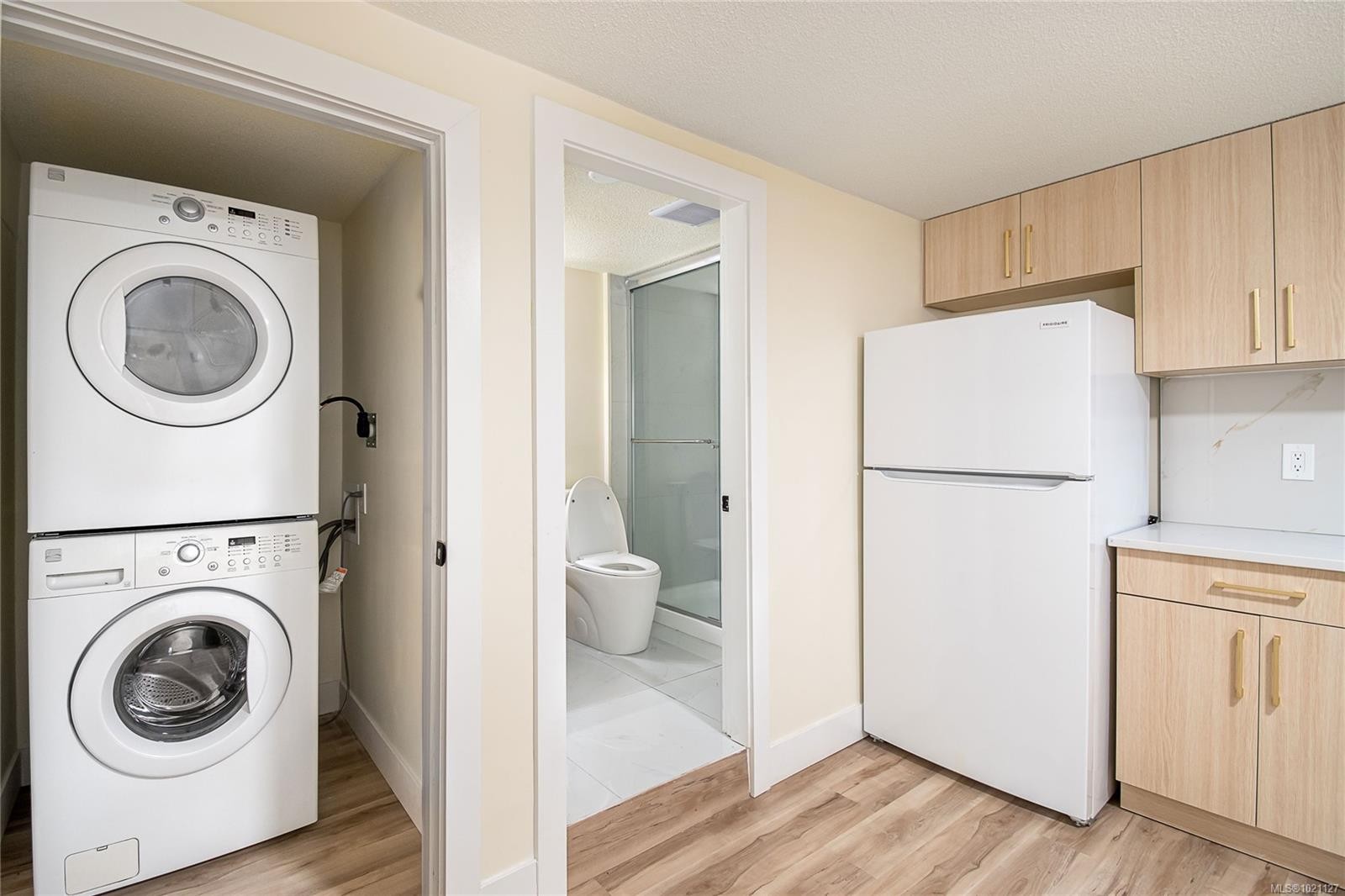 1579 Kenmore Rd, Saanich, BC