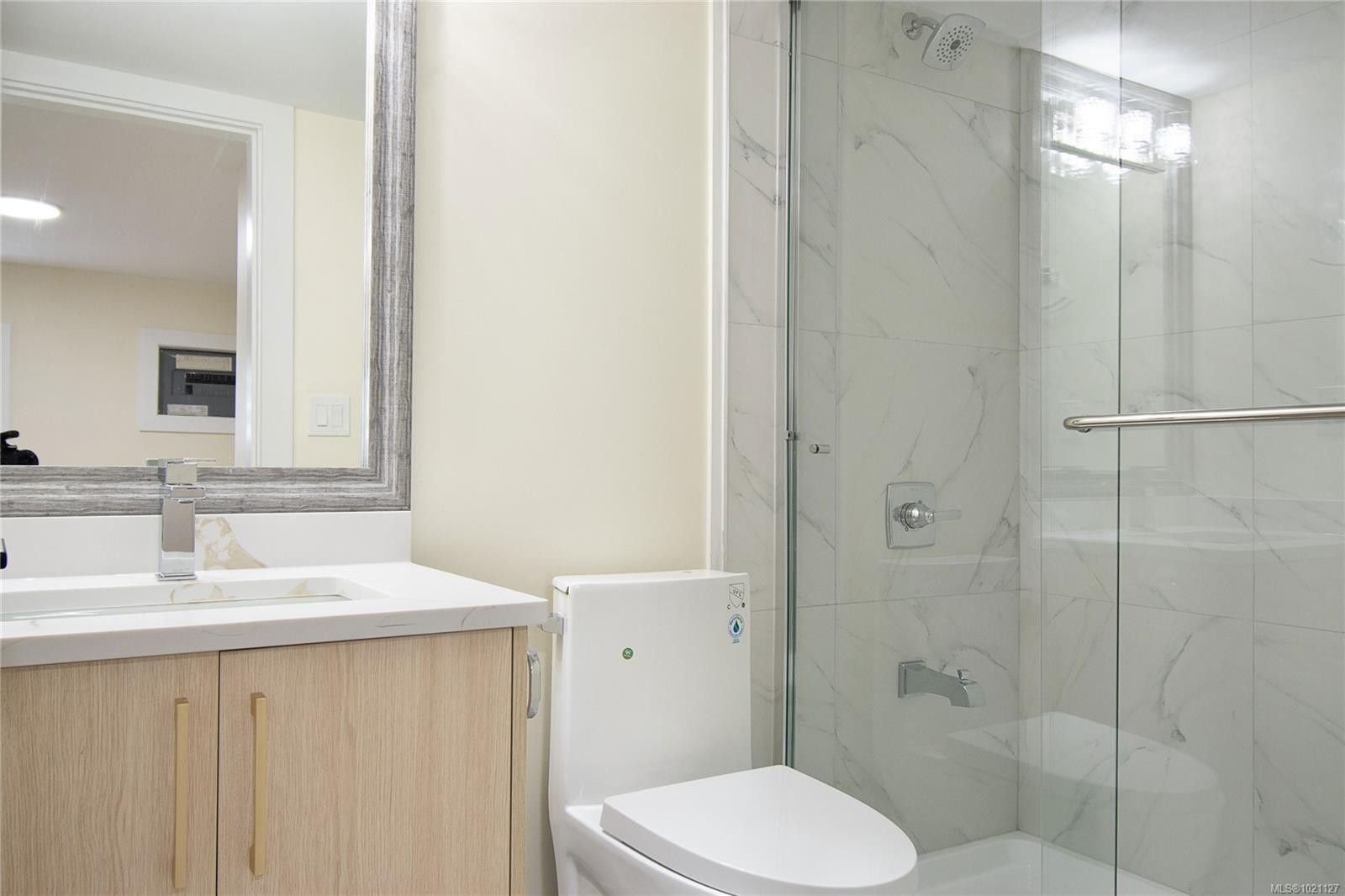 1579 Kenmore Rd, Saanich, BC