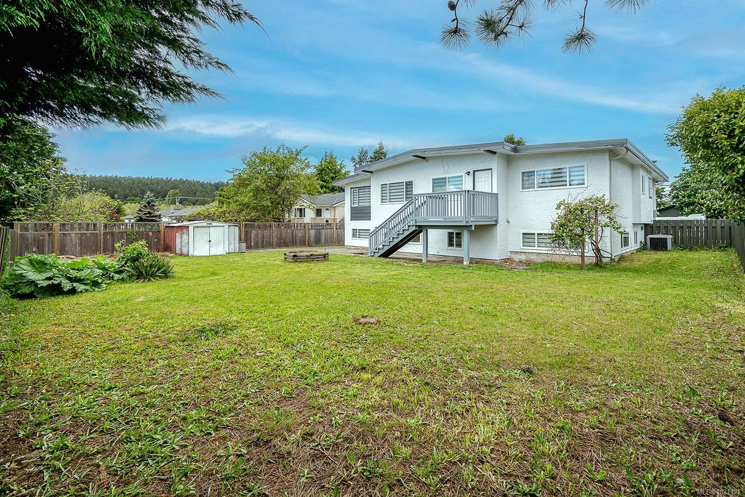 1579 Kenmore Rd, Saanich, BC