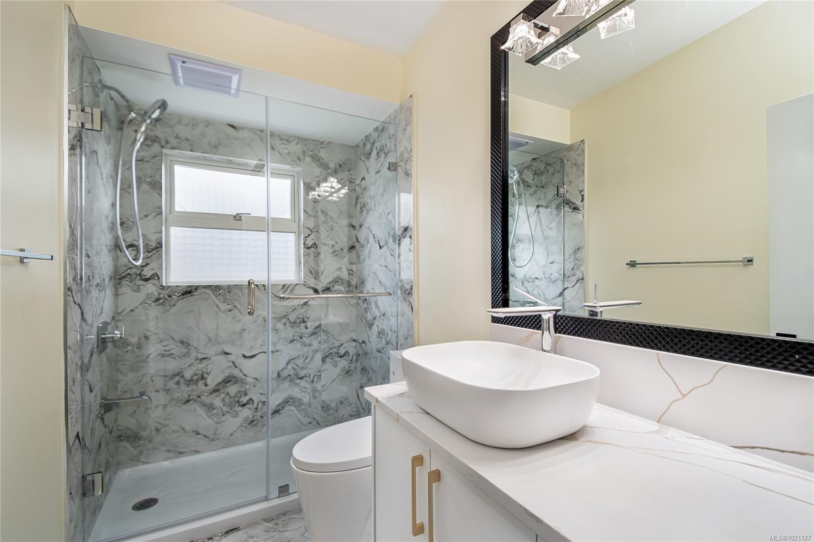 1579 Kenmore Rd, Saanich, BC