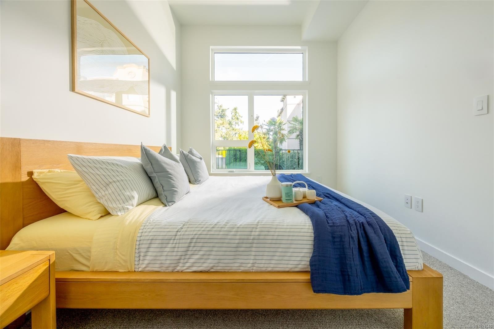 304-1075 Tillicum Rd, Esquimalt, BC - Indoor Photo Showing Bedroom