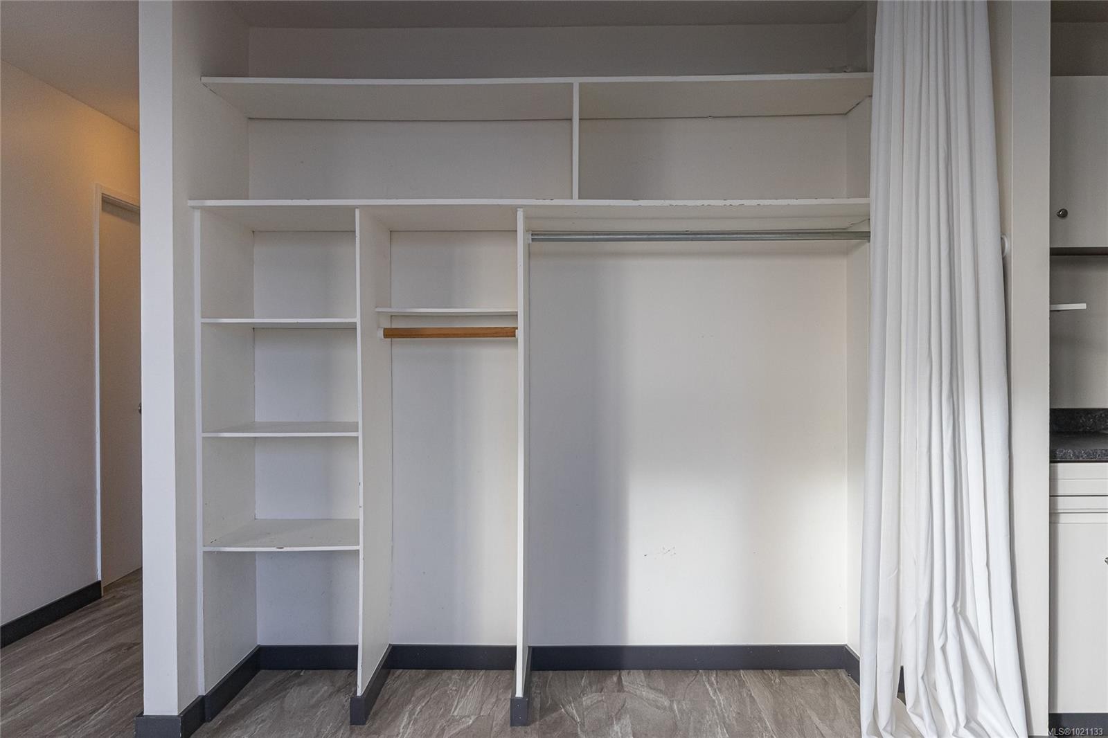 1008-647 Michigan St, Victoria, BC - Indoor With Storage