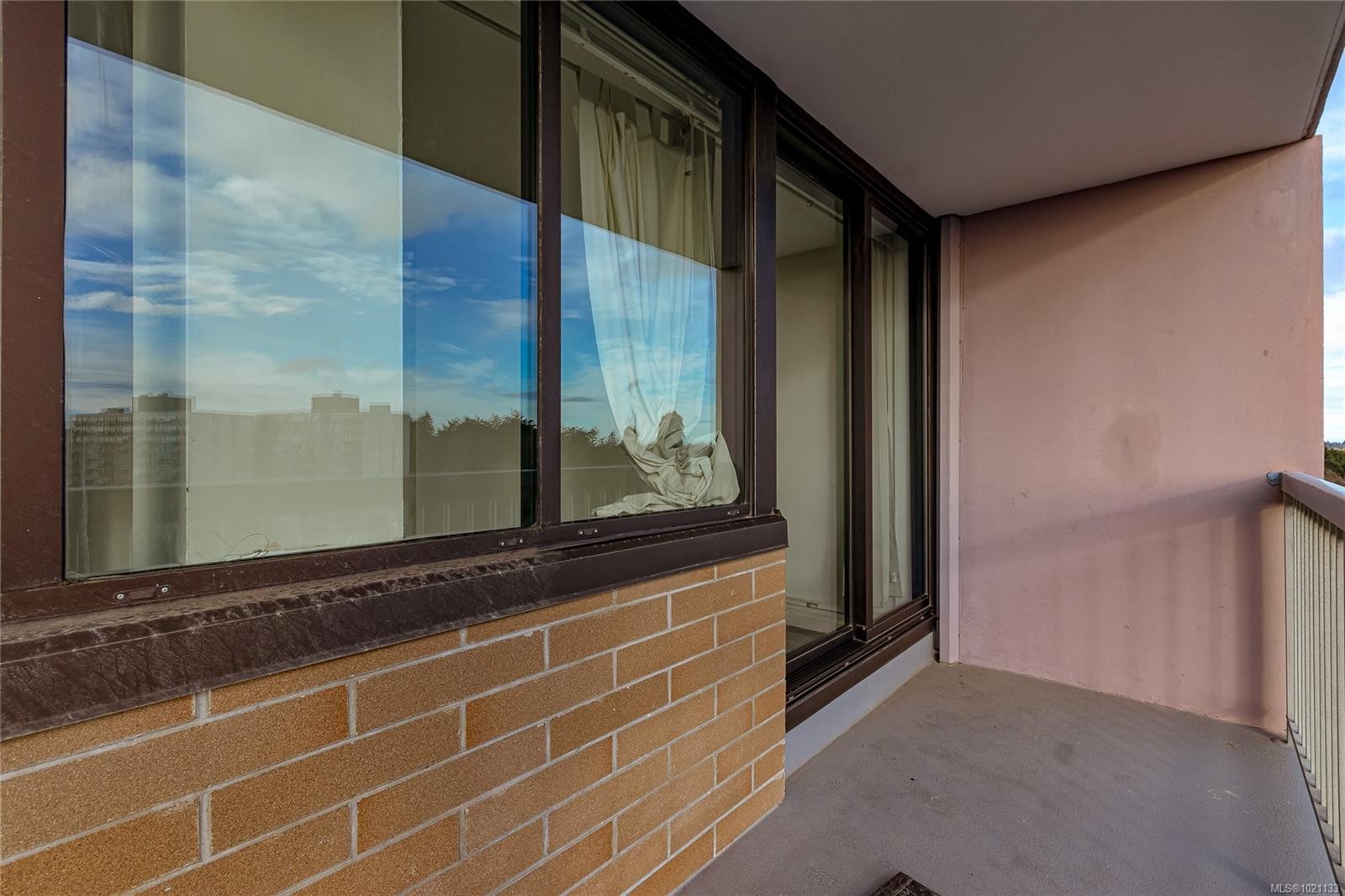 1008-647 Michigan St, Victoria, BC - With Exterior