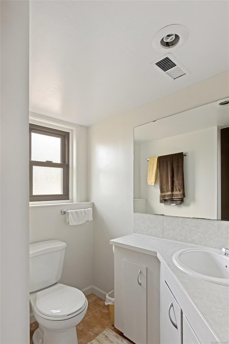 9775 West Saanich Rd, North Saanich, BC