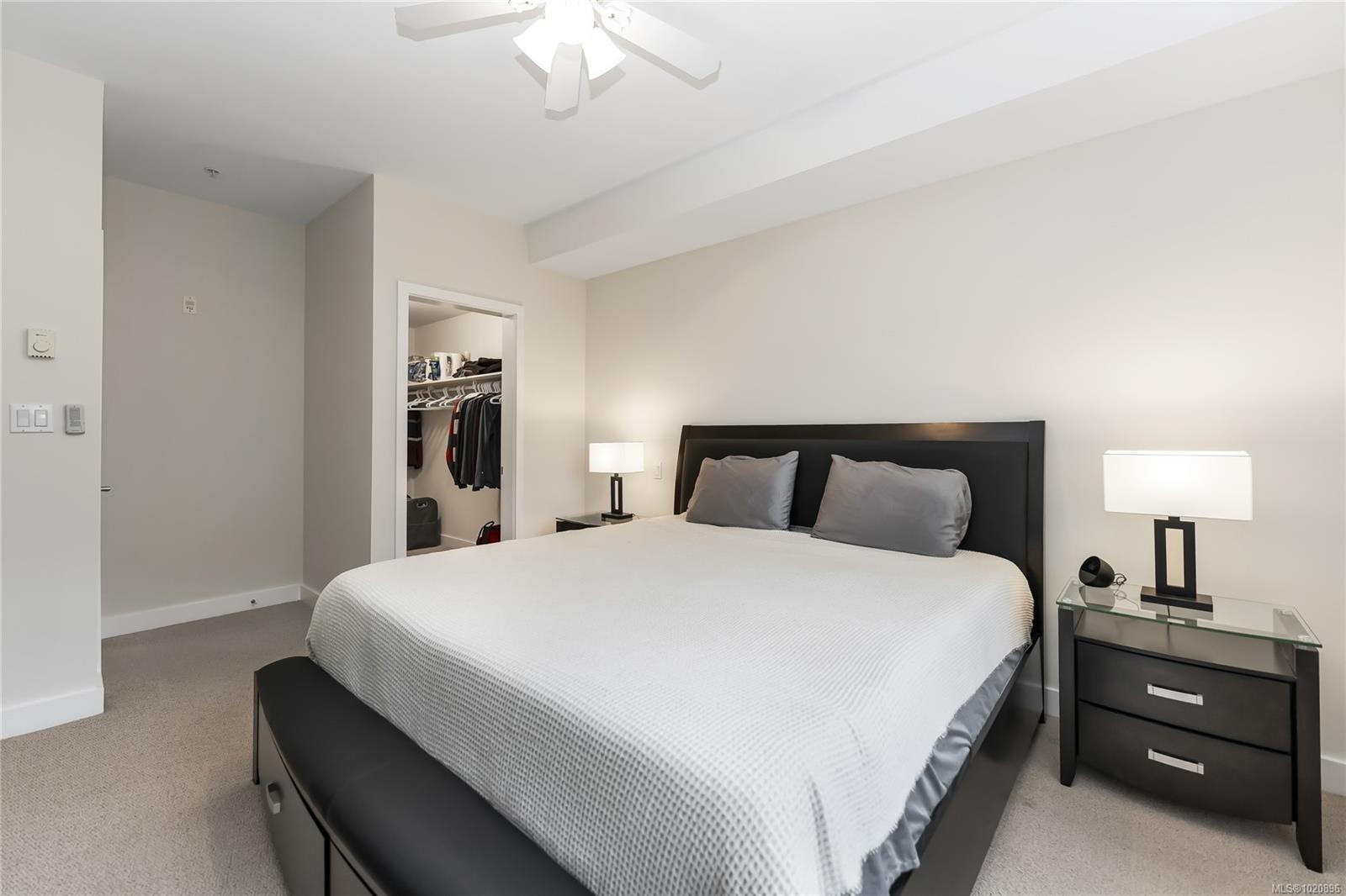 203D-1115 Craigflower Rd, Esquimalt, BC - Indoor Photo Showing Bedroom