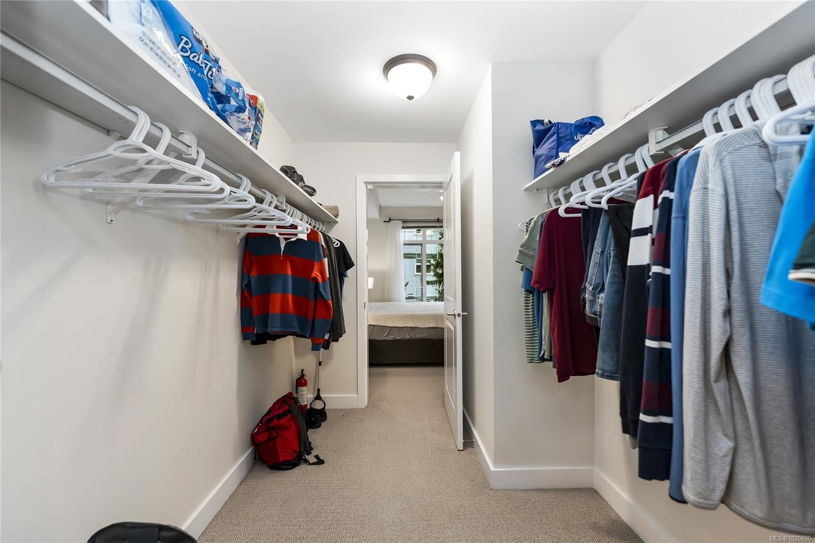 203D-1115 Craigflower Rd, Esquimalt, BC - Indoor With Storage