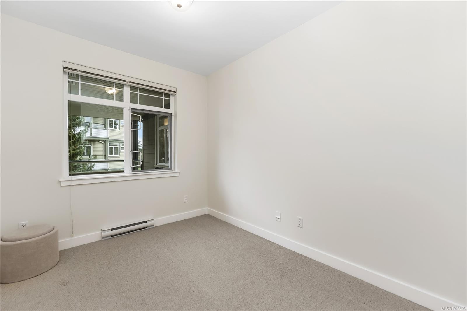 203D-1115 Craigflower Rd, Esquimalt, BC - Indoor Photo Showing Other Room