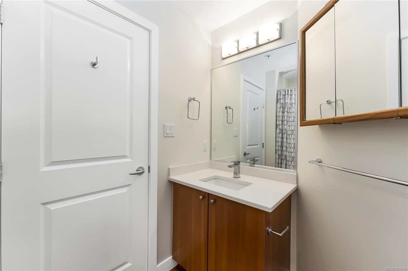 203D-1115 Craigflower Rd, Esquimalt, BC - Indoor Photo Showing Other Room