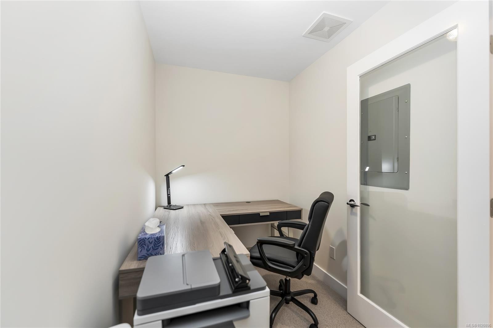 203D-1115 Craigflower Rd, Esquimalt, BC - Indoor Photo Showing Office