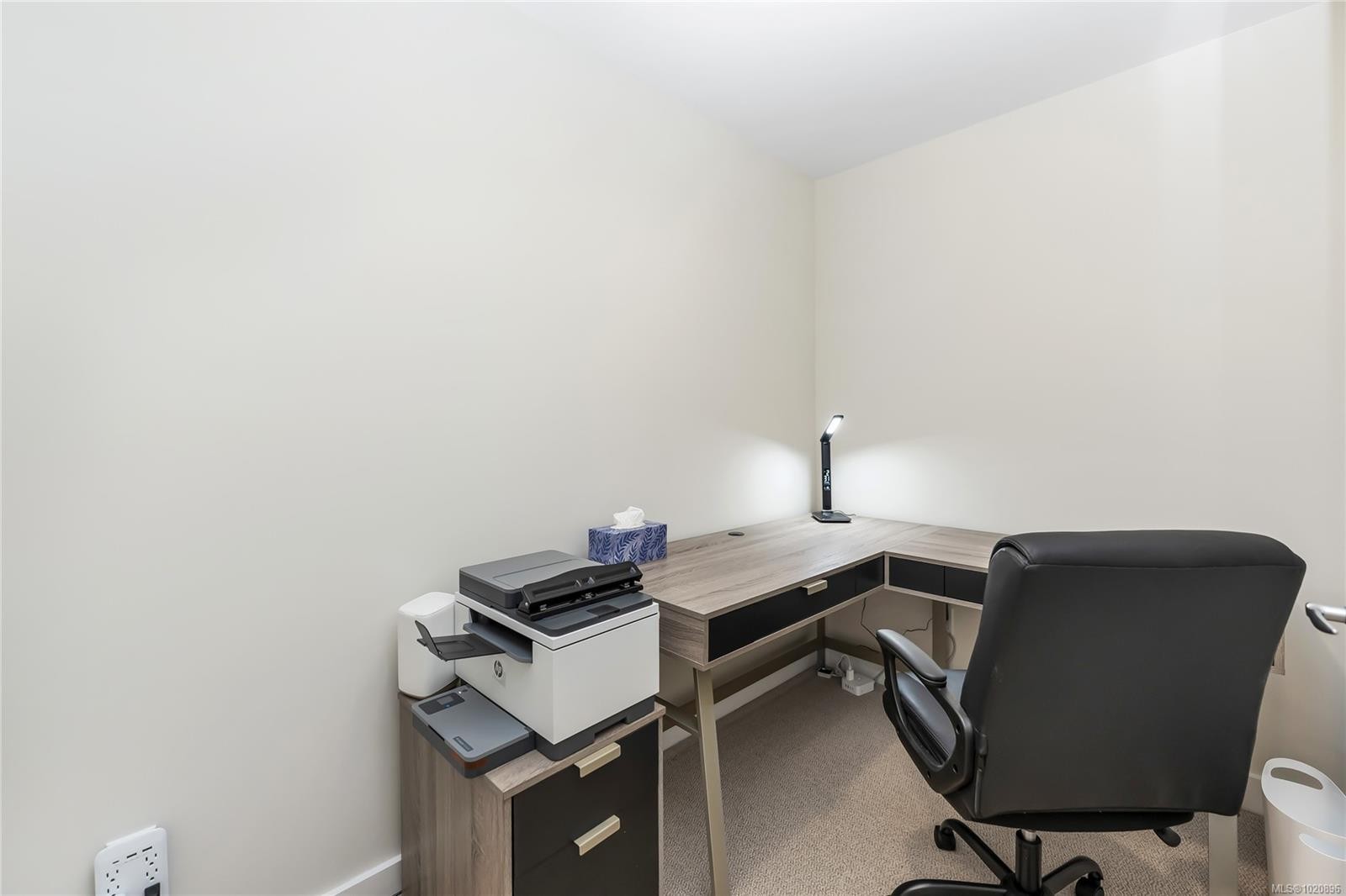 203D-1115 Craigflower Rd, Esquimalt, BC - Indoor Photo Showing Office