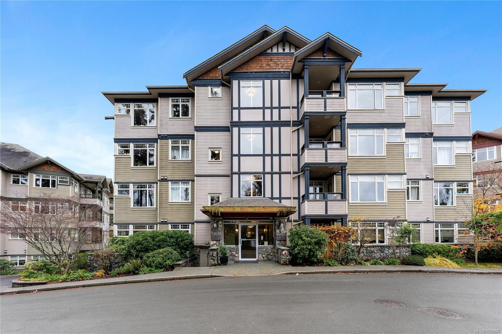 203D-1115 Craigflower Rd, Esquimalt, BC - Outdoor With Facade