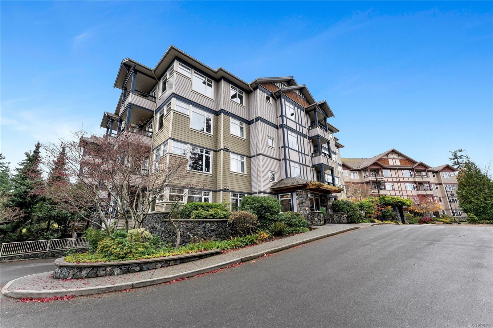 203D-1115 Craigflower Rd, Esquimalt, BC - Outdoor With Facade