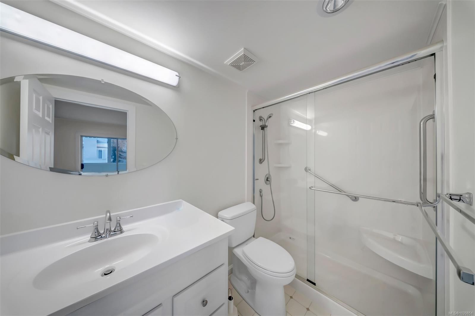 405-420 Linden Ave, Victoria, BC - Indoor Photo Showing Bathroom