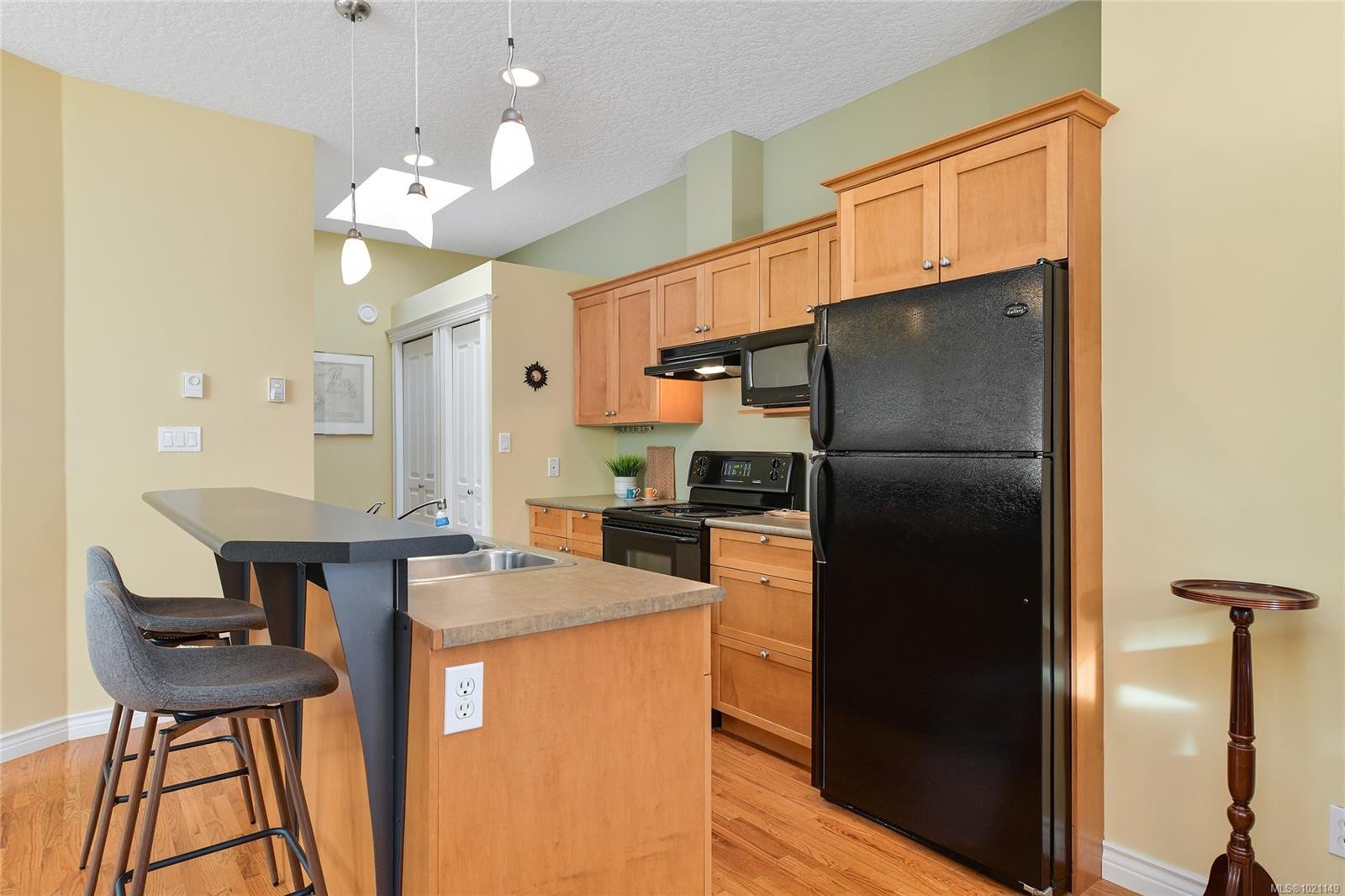 1-1515 Camosun St, Victoria, BC