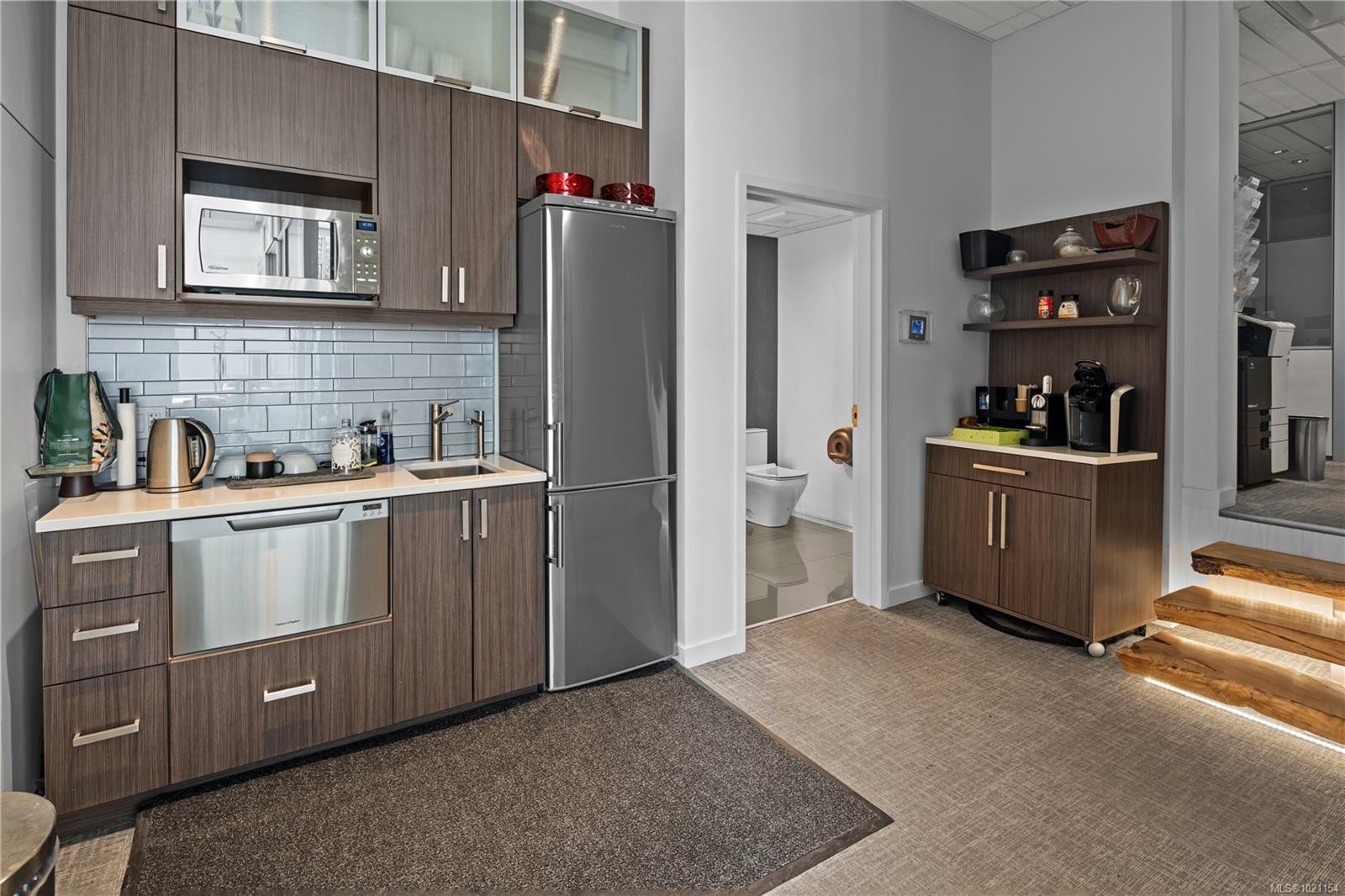 105-1090 Johnson St, Victoria, BC