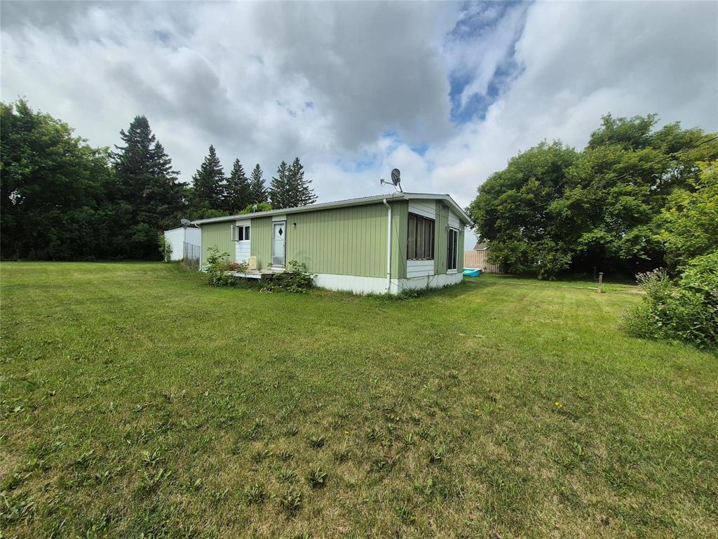 33 South Railway Street, Strathclair, MB - Outdoor