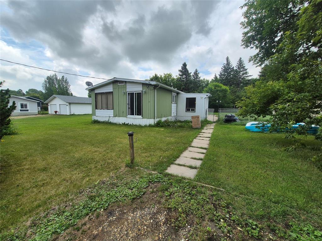 33 South Railway Street, Strathclair, MB - Outdoor