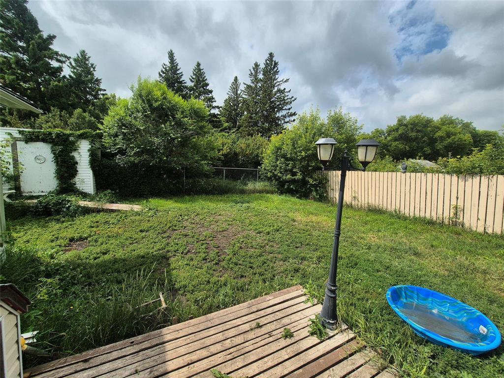 33 South Railway Street, Strathclair, MB - Outdoor With Deck Patio Veranda