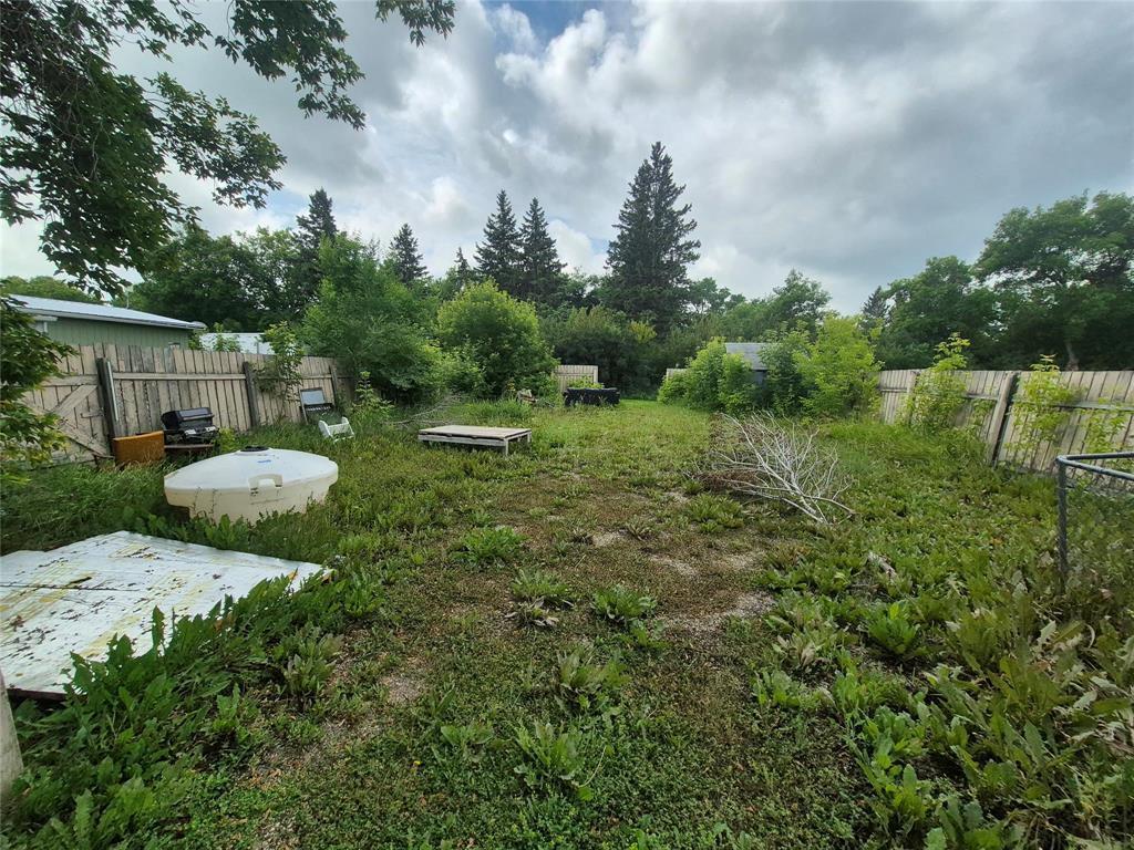 33 South Railway Street, Strathclair, MB - Outdoor