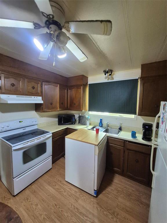 33 South Railway Street, Strathclair, MB - Indoor