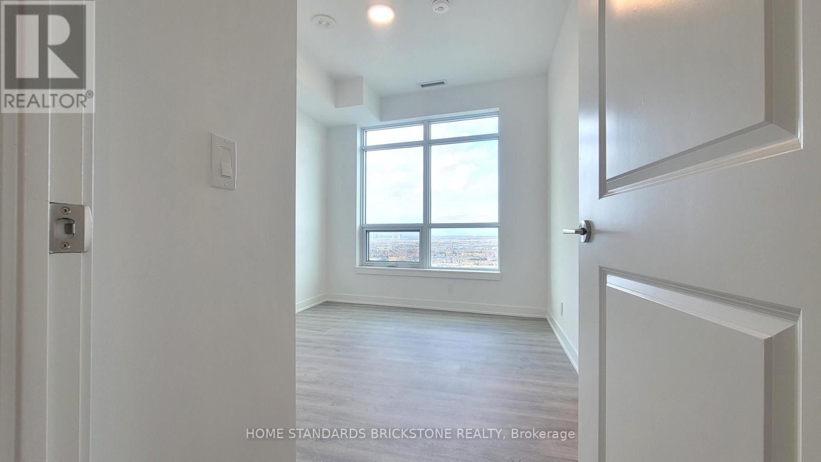 #B-2708 - 50 Upper Mall Way, Vaughan, ON - Indoor Photo Showing Other Room