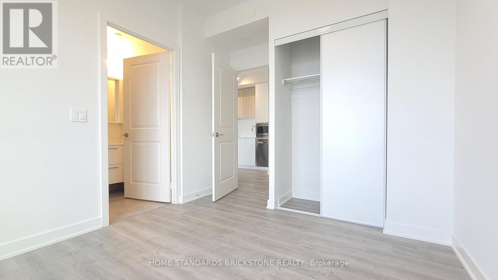 #B-2708 - 50 Upper Mall Way, Vaughan, ON - Indoor Photo Showing Other Room