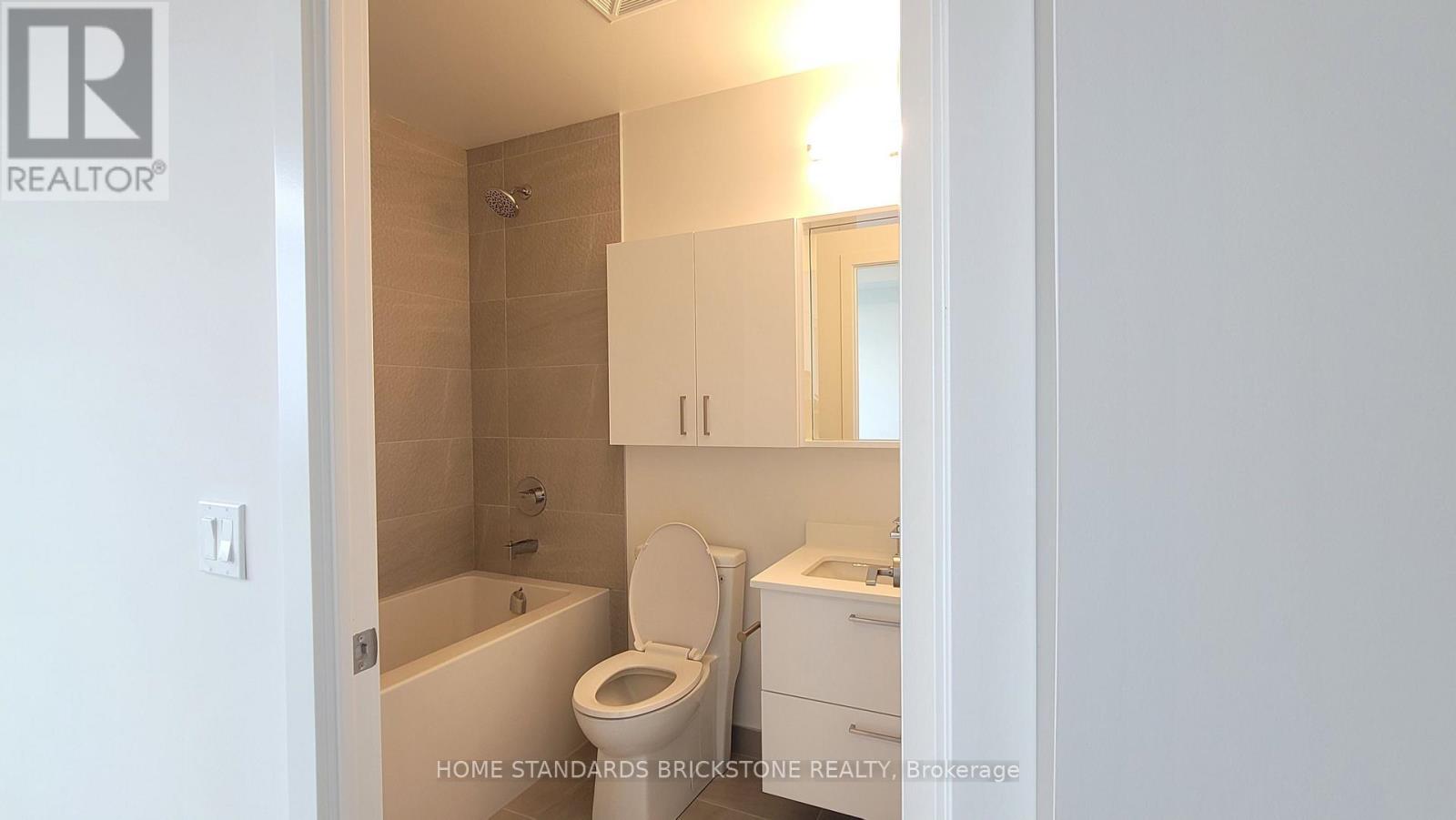 #B-2708 - 50 Upper Mall Way, Vaughan, ON - Indoor Photo Showing Bathroom