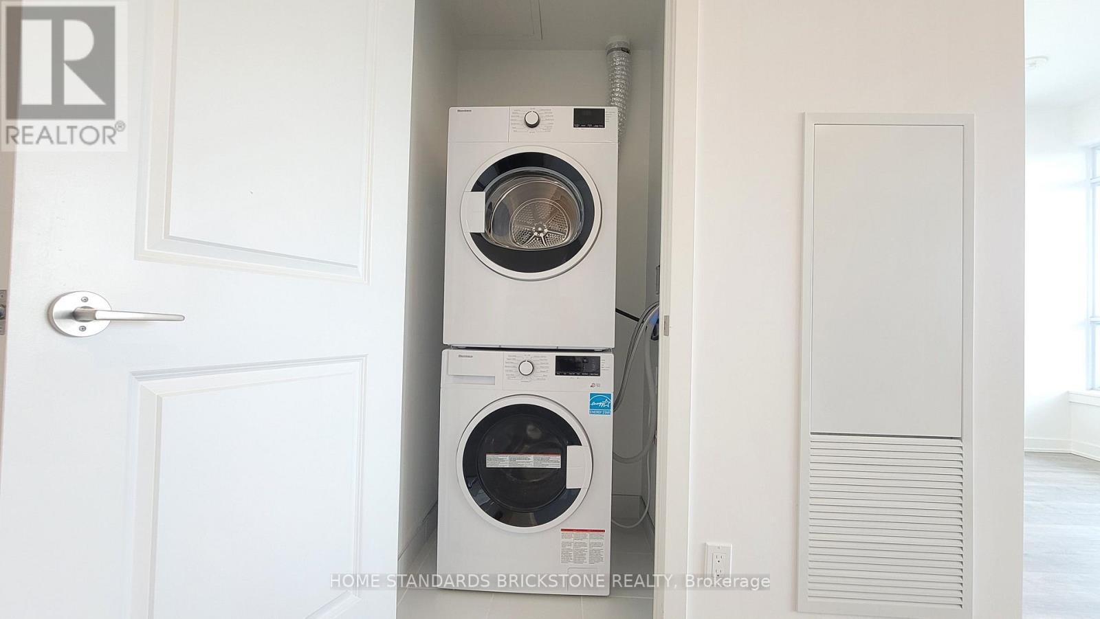 #B-2708 - 50 Upper Mall Way, Vaughan, ON - Indoor Photo Showing Laundry Room