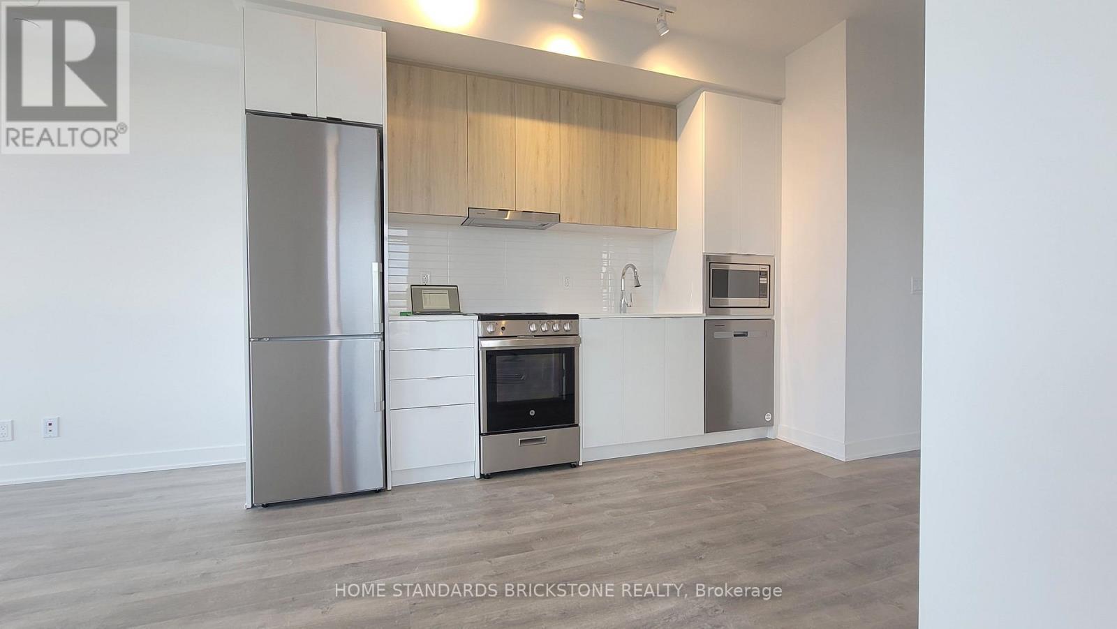 #B-2708 - 50 Upper Mall Way, Vaughan, ON - Indoor Photo Showing Kitchen