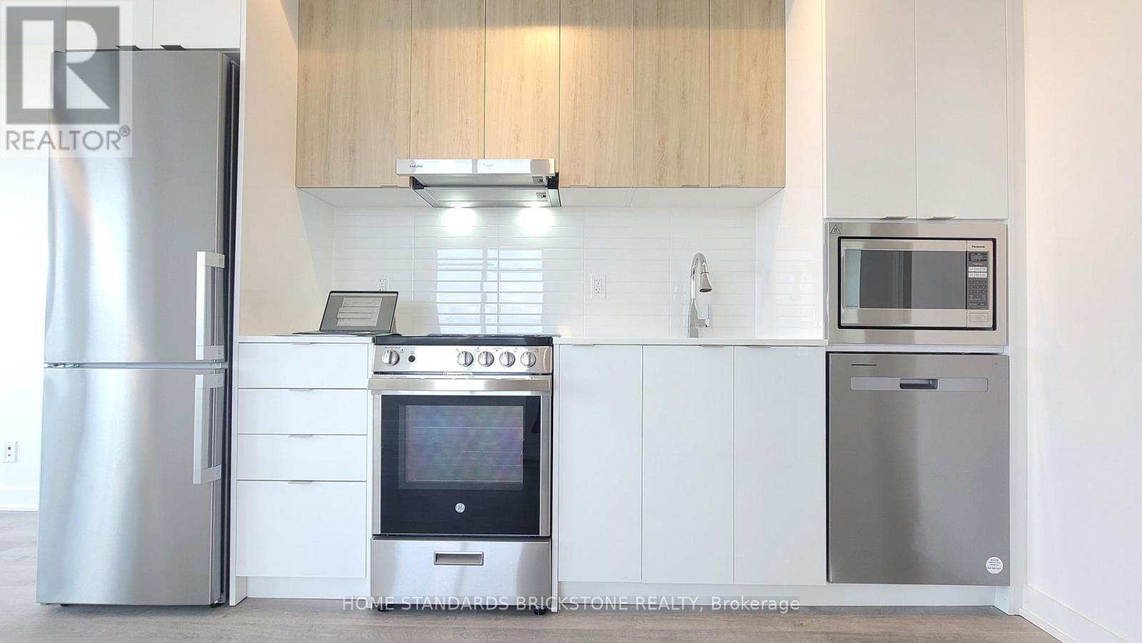 #B-2708 - 50 Upper Mall Way, Vaughan, ON - Indoor Photo Showing Kitchen With Stainless Steel Kitchen