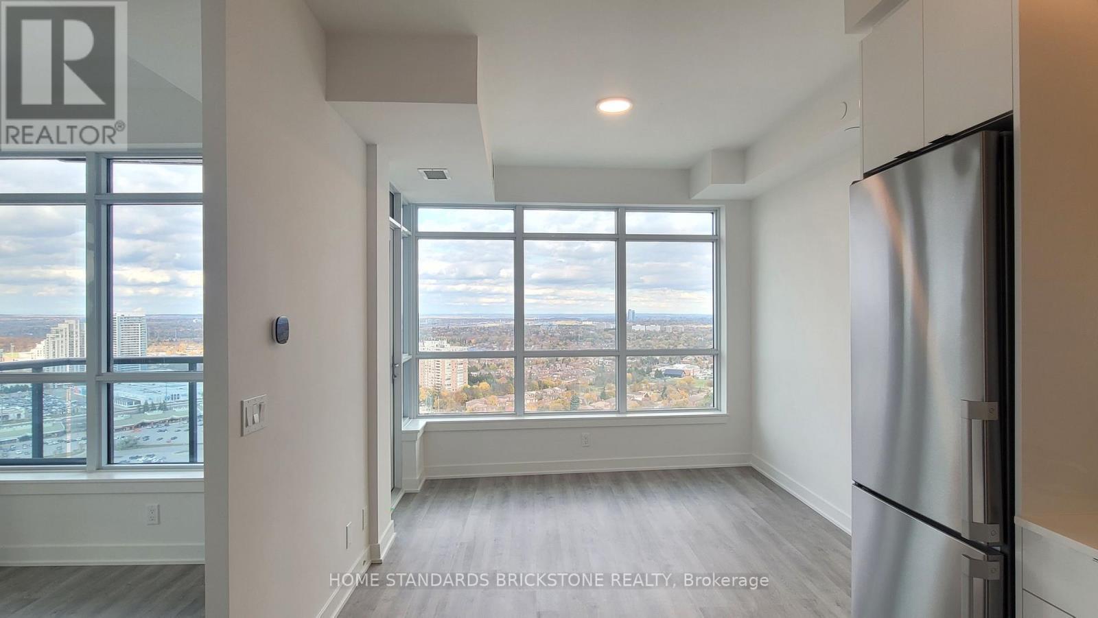 #B-2708 - 50 Upper Mall Way, Vaughan, ON - Indoor Photo Showing Other Room