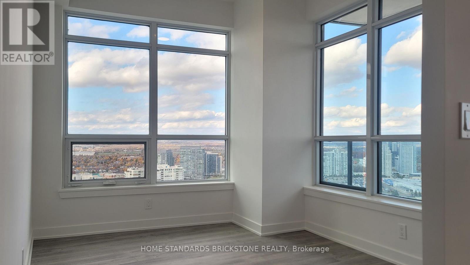 #B-2708 - 50 Upper Mall Way, Vaughan, ON - Indoor Photo Showing Other Room