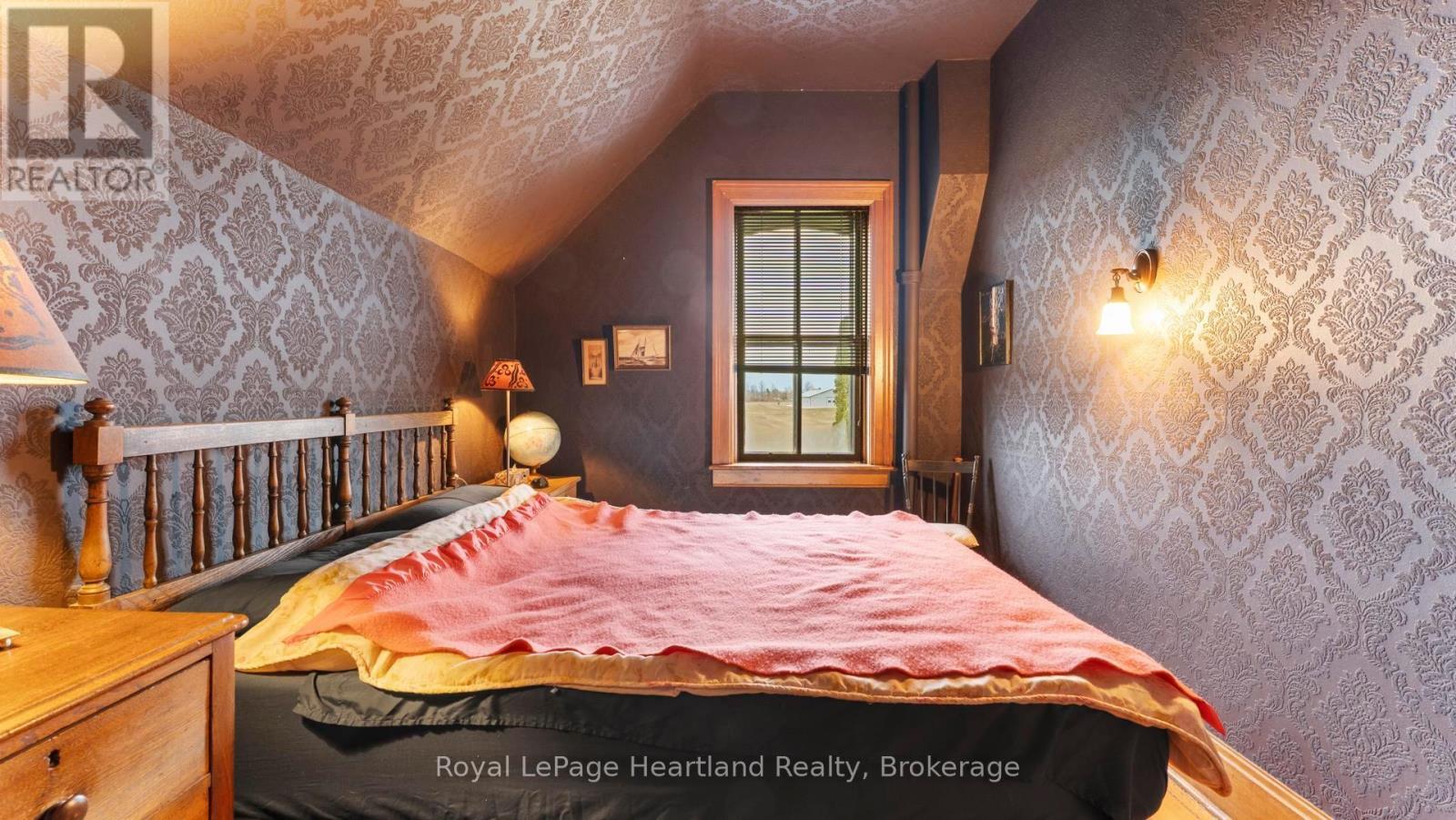 38 Albert Street, Ashfield-Colborne-Wawanosh (Ashfield), ON - Indoor Photo Showing Bedroom