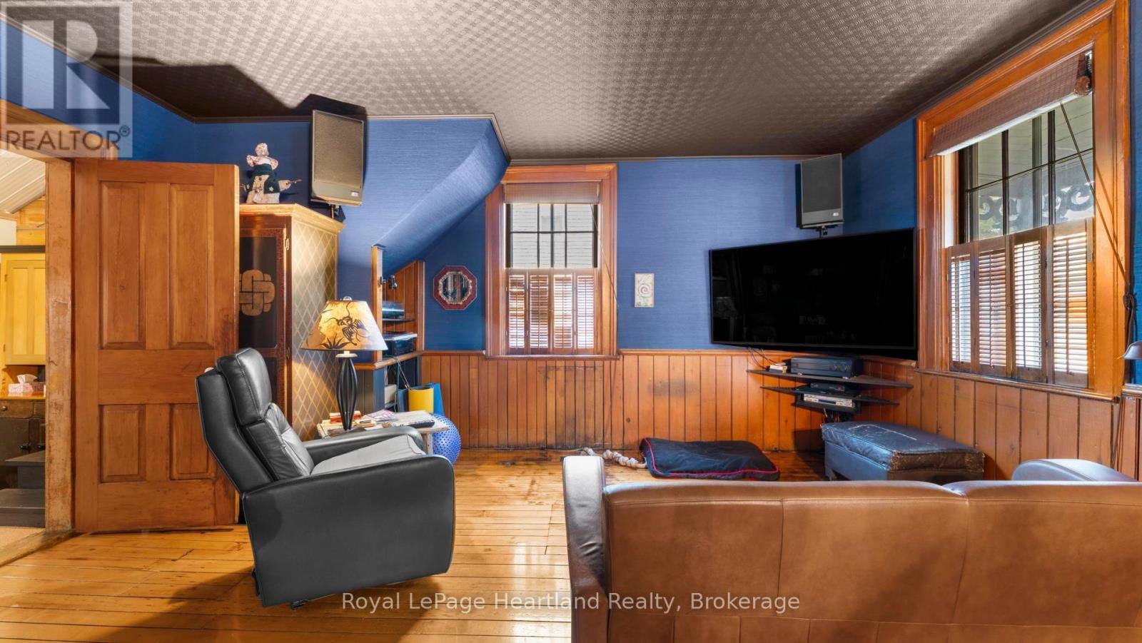 38 Albert Street, Ashfield-Colborne-Wawanosh (Ashfield), ON - Indoor Photo Showing Living Room