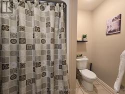 L-shaped main bathroom -