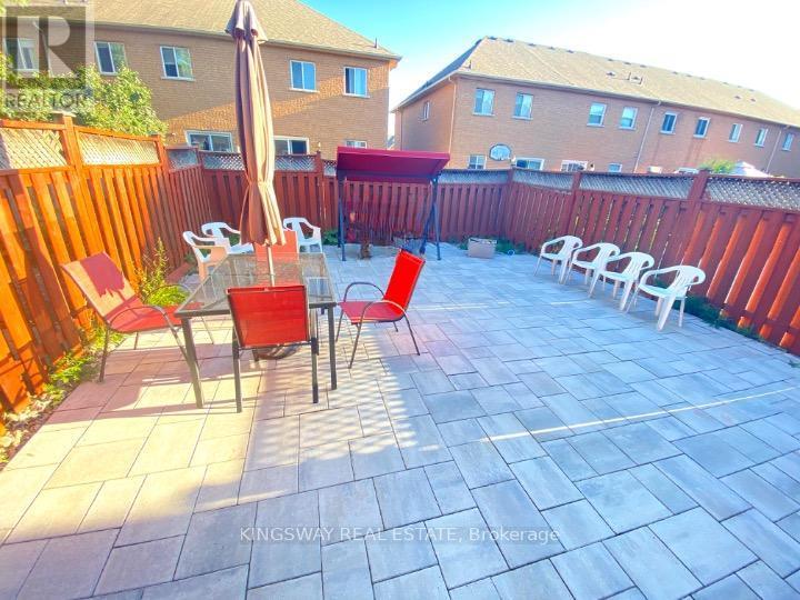 102 Lucena Crescent, Vaughan, ON - Outdoor