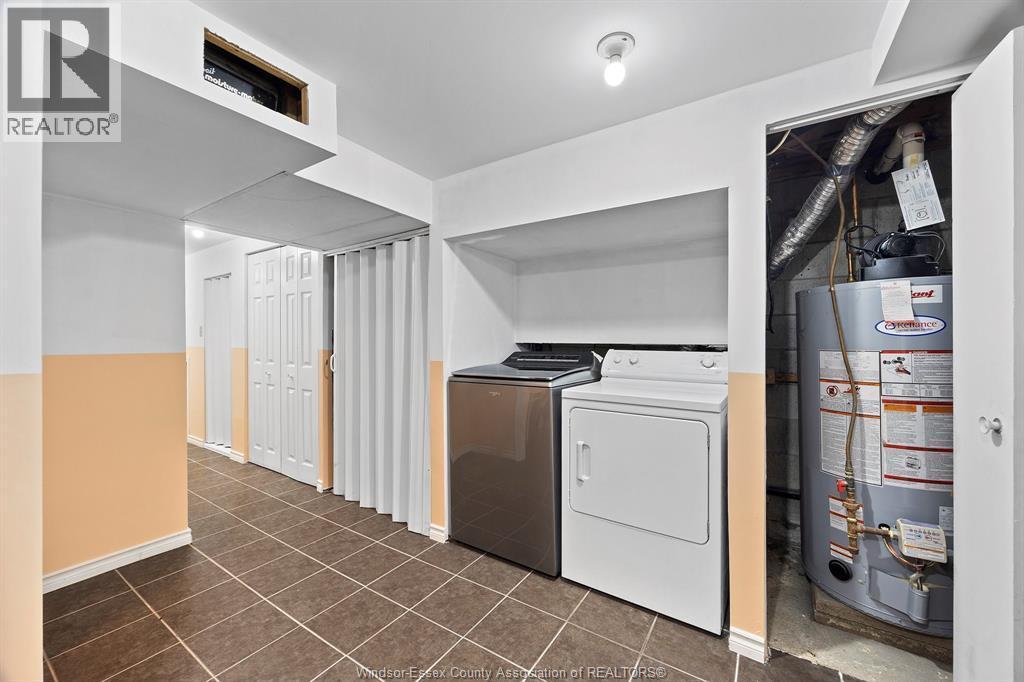 206-208 Arthur North, Harrow, ON - Indoor Photo Showing Laundry Room