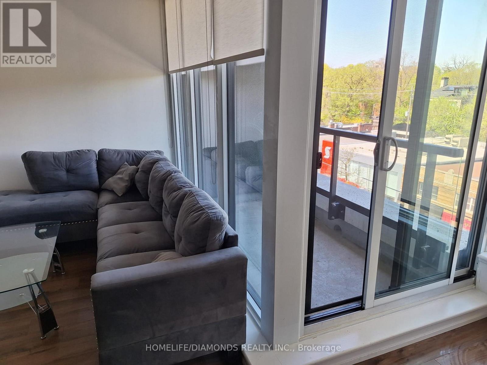 507 - 170 Chiltern Hill Road, Toronto, ON - Indoor Photo Showing Living Room