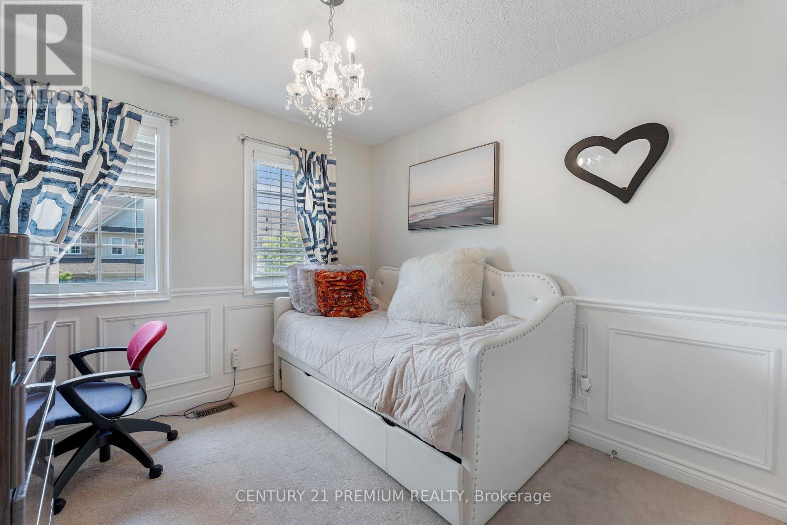 7 - 460 Woodmount Drive, Oshawa, ON - Indoor Photo Showing Bedroom