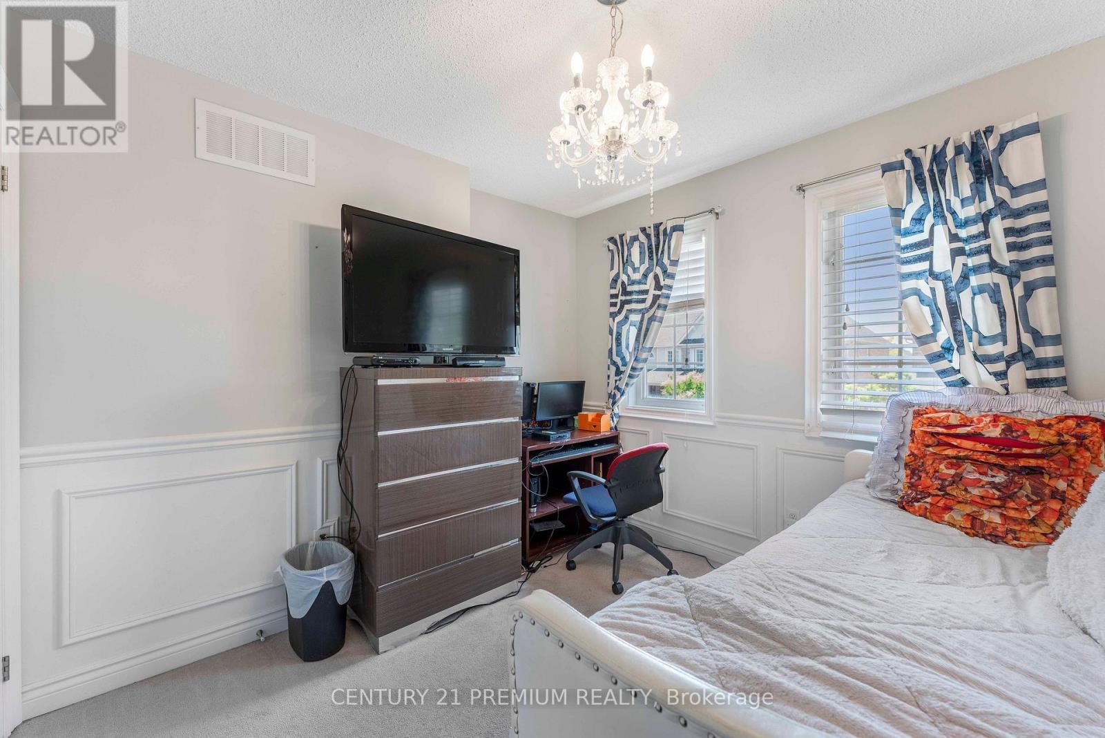 7 - 460 Woodmount Drive, Oshawa, ON - Indoor Photo Showing Bedroom