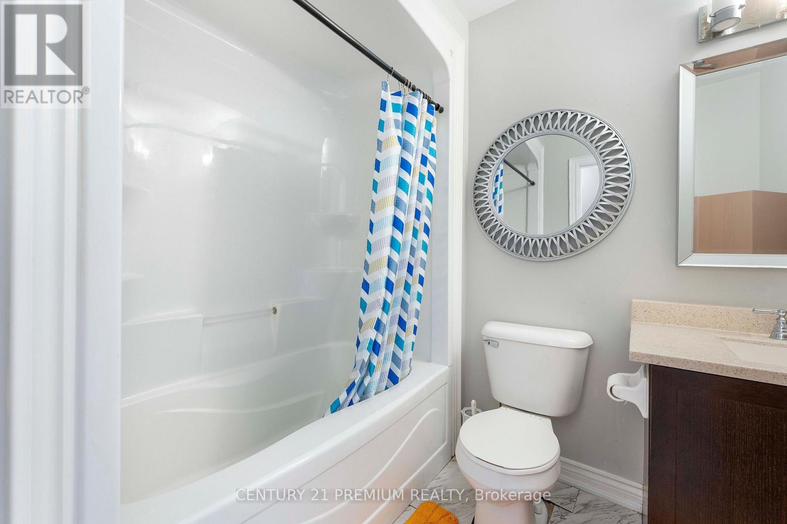 7 - 460 Woodmount Drive, Oshawa, ON - Indoor Photo Showing Bathroom