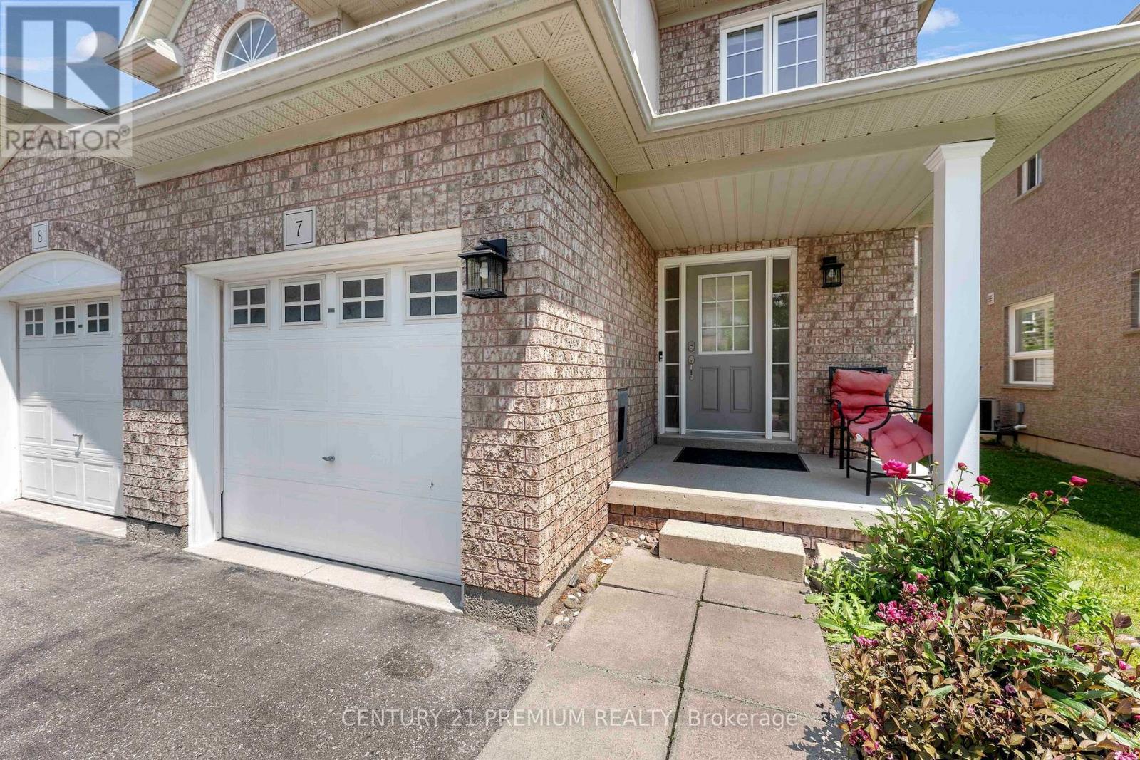 7 - 460 Woodmount Drive, Oshawa, ON - Outdoor
