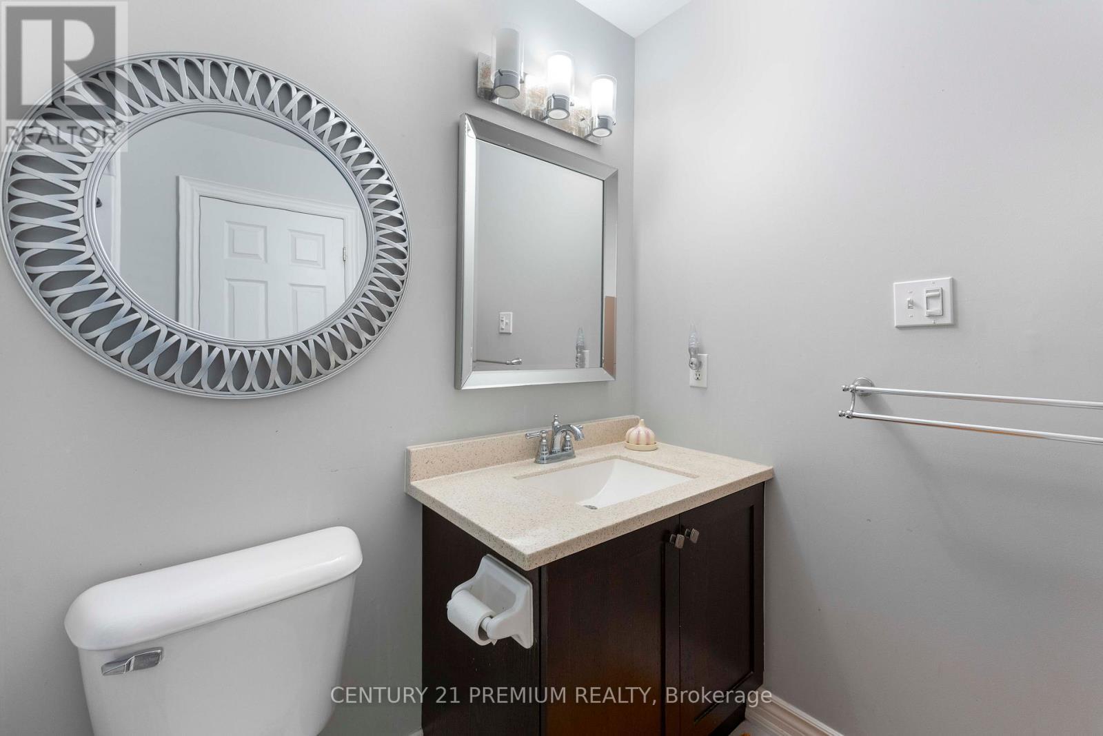 7 - 460 Woodmount Drive, Oshawa, ON - Indoor Photo Showing Bathroom