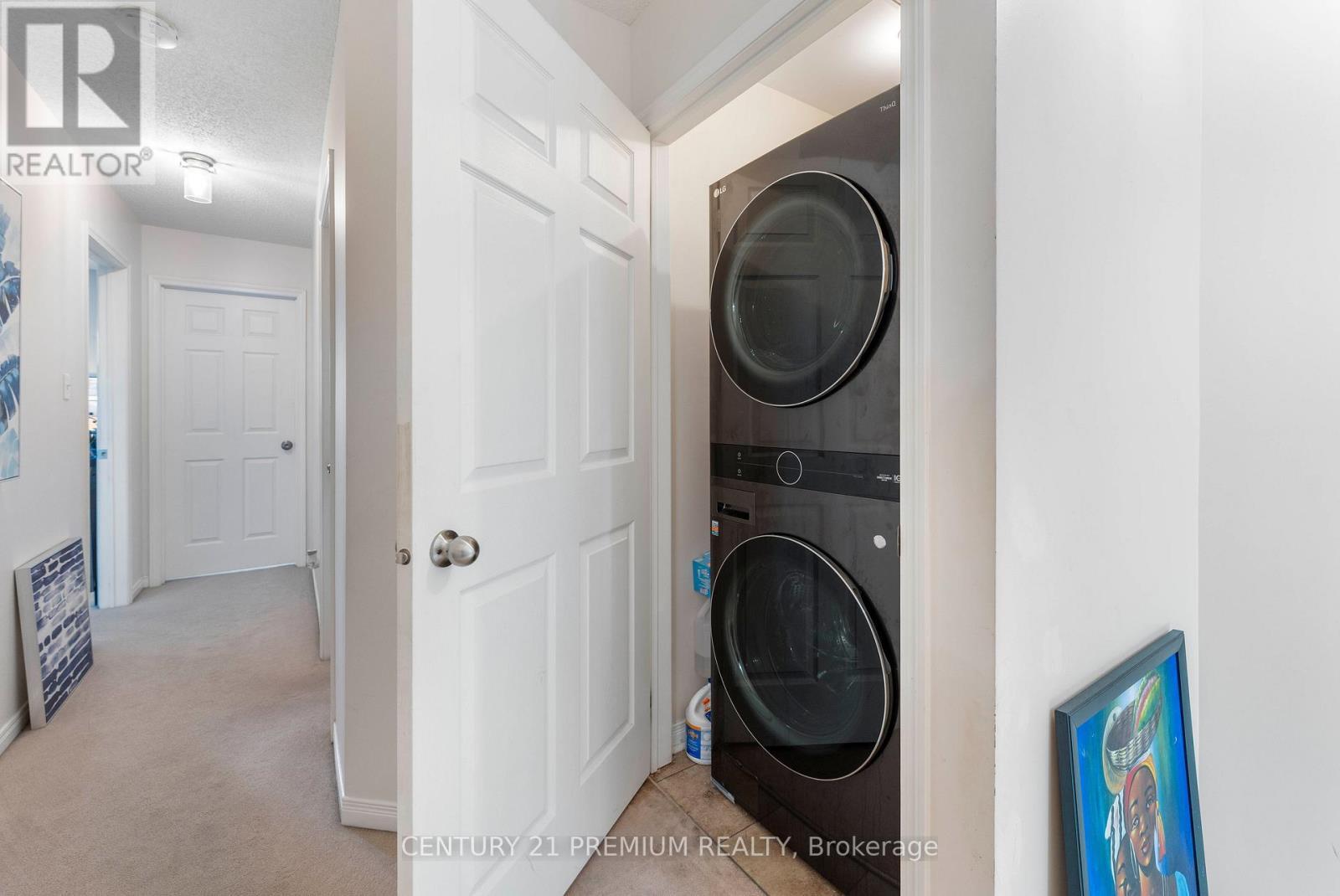 7 - 460 Woodmount Drive, Oshawa, ON - Indoor Photo Showing Laundry Room