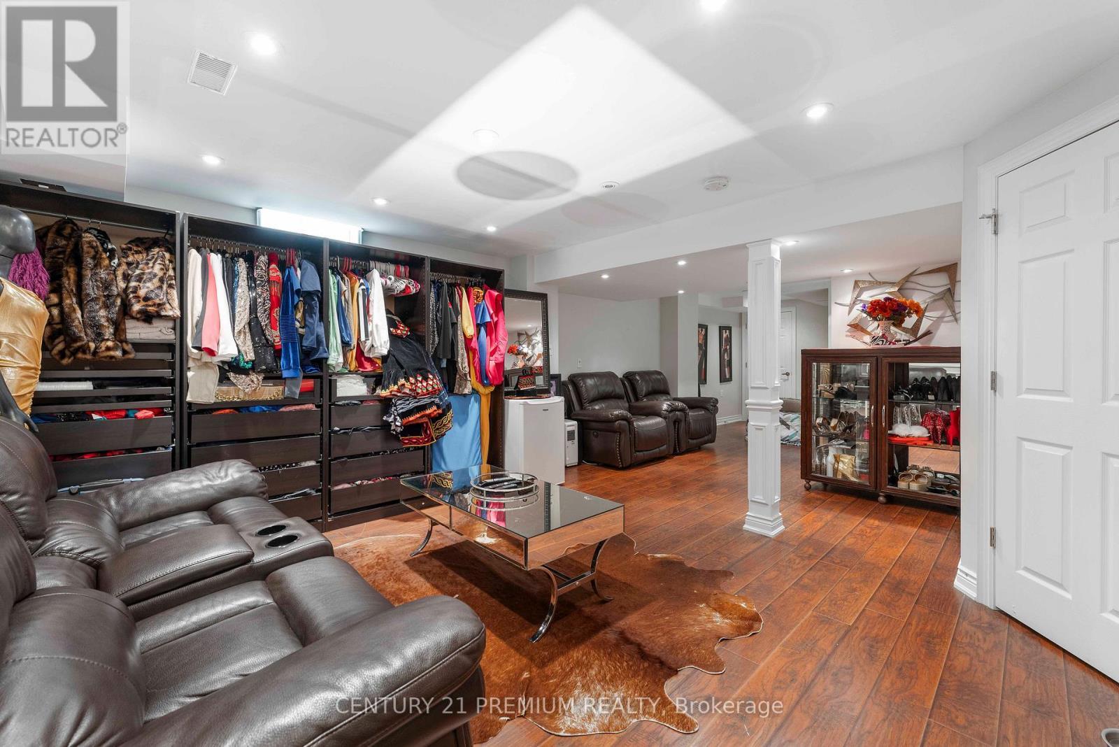 7 - 460 Woodmount Drive, Oshawa, ON - Indoor