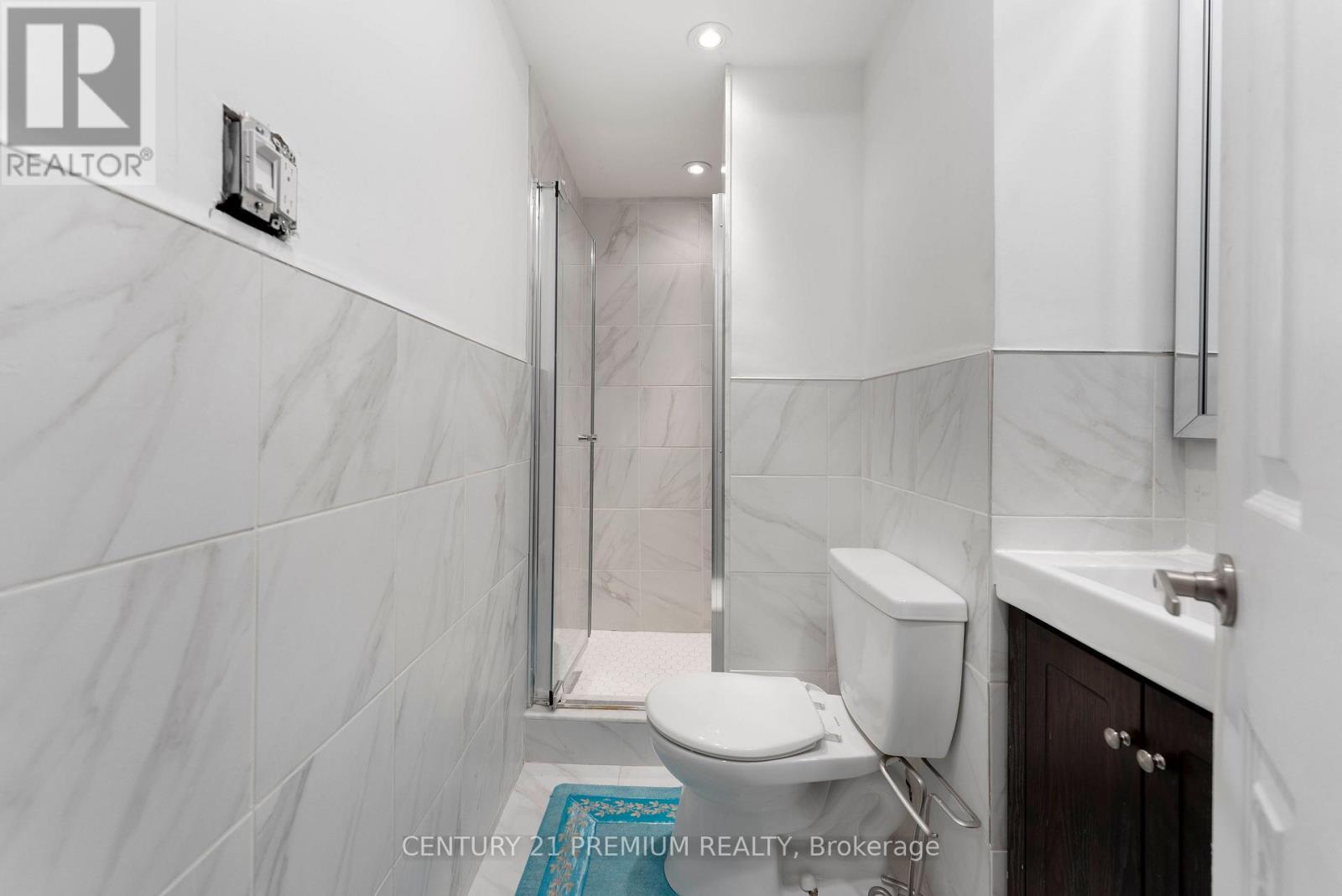 7 - 460 Woodmount Drive, Oshawa, ON - Indoor Photo Showing Bathroom