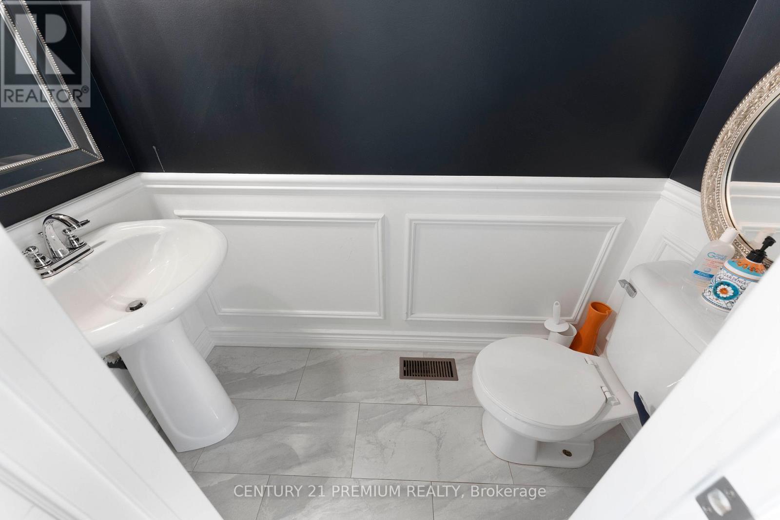 7 - 460 Woodmount Drive, Oshawa, ON - Indoor Photo Showing Bathroom